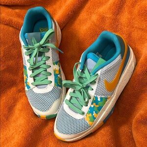 Like New Nike Youth Sz 6 DX2294-100 White,Blue,Yellow & Green Trendy Ath. Shoes